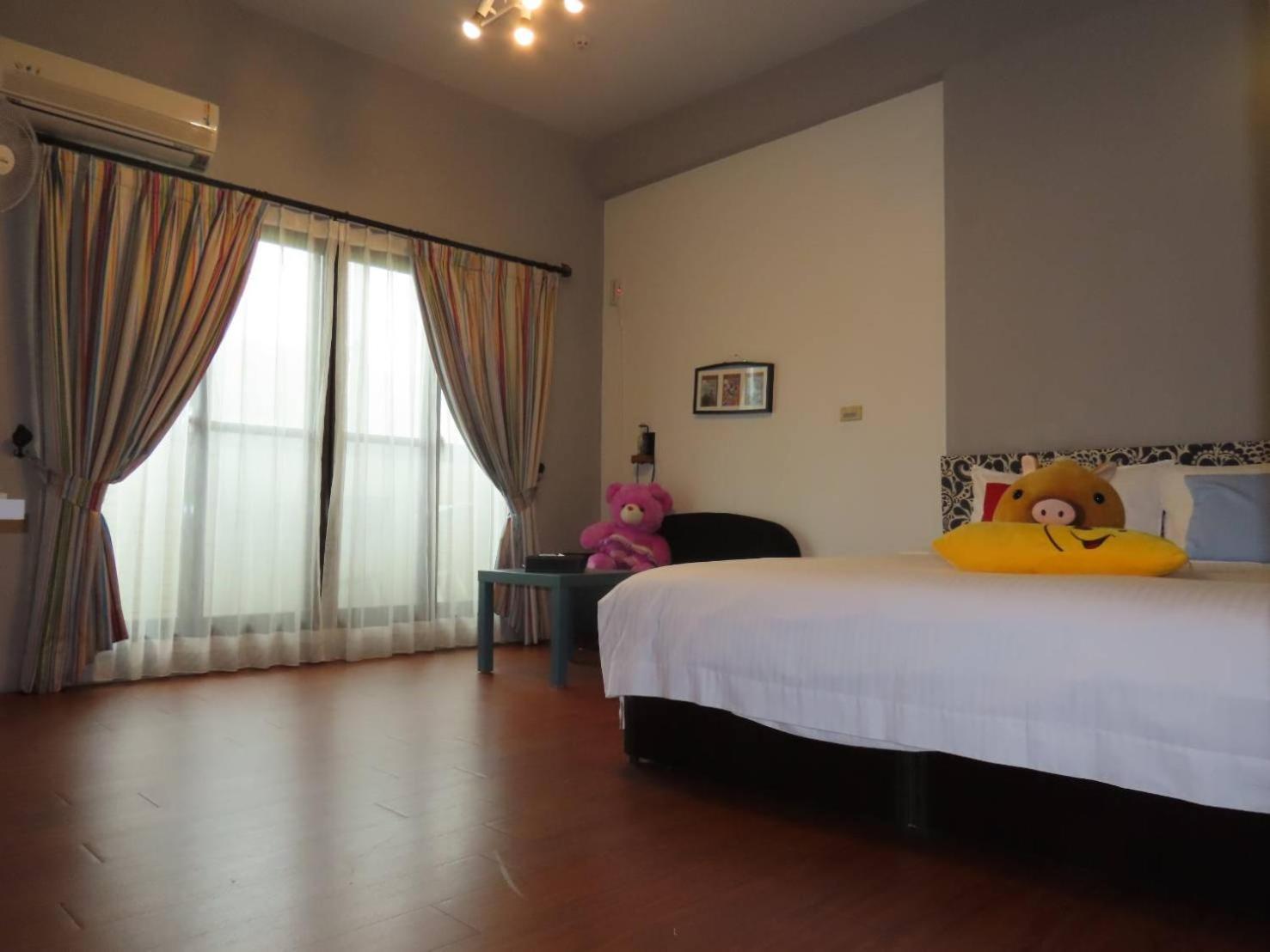 Bed and Breakfast No.1 Shelter Тоучен Екстер'єр фото